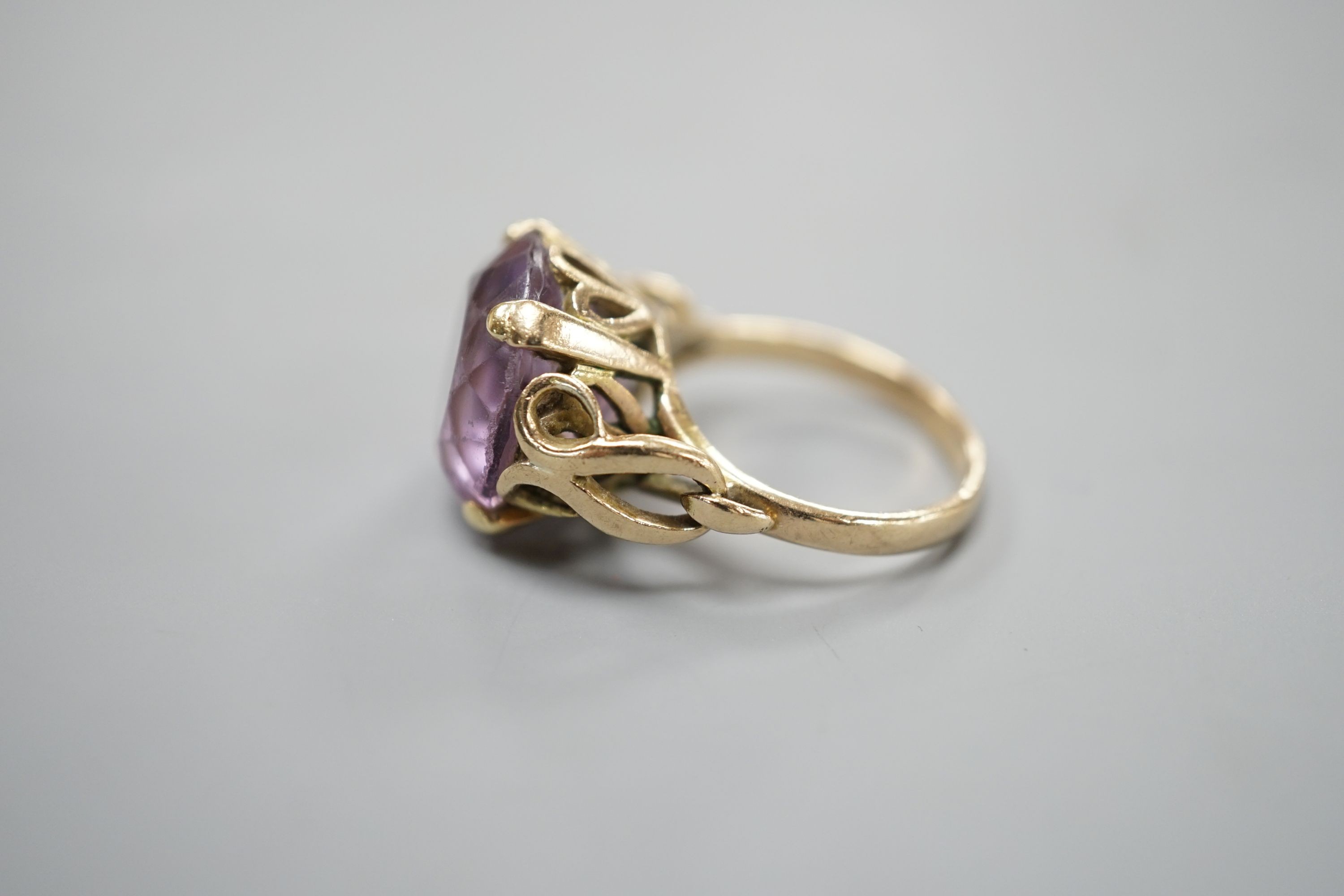 A modern 9ct gold and amethyst set dress ring, size O, gross weight 7.3 grams.